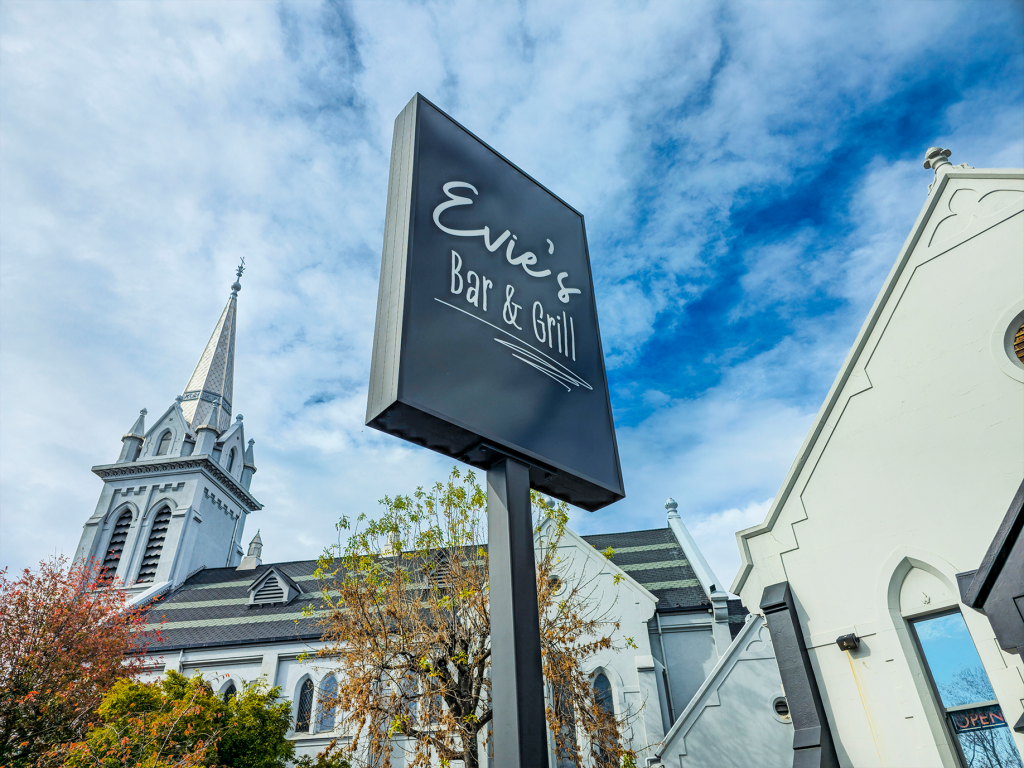 Evie's Bar & Grill Timaru Signage