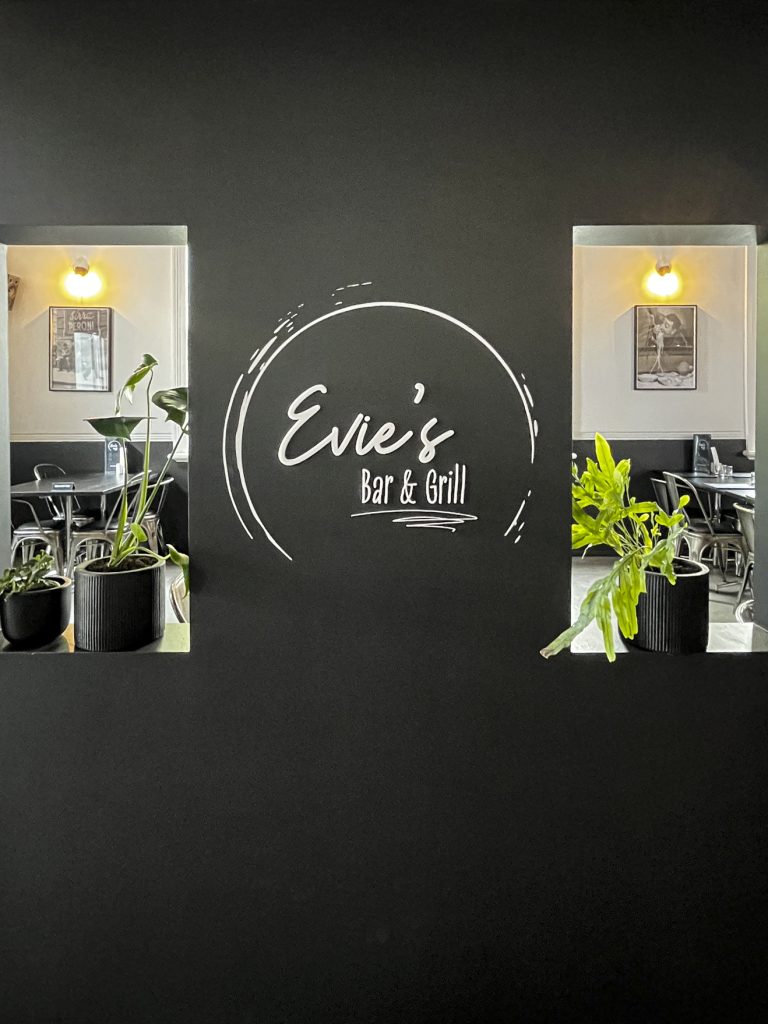 Evie's Bar & Grill Timaru Signage